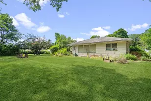 180 Baiting Place Rd, Farmingdale, NY 11735 - Photo 3