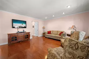 100 Baker Ct, Island Park, NY 11558 - Photo 17