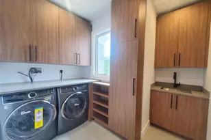 65 Page Ln, Westbury, NY 11590 - Photo 39