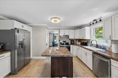 4 Myrtle Lane, Coram, NY 11727 - Photo 7