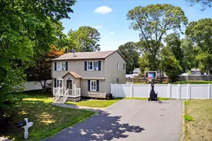 4 Myrtle Ln, Coram, NY 11727 - Photo 5