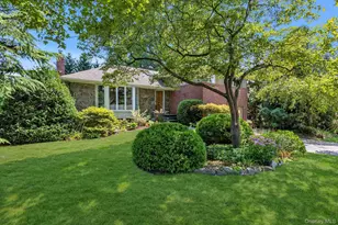 19 Clearland Rd, Syosset, NY 11791 - Photo 3