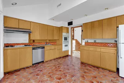 19 Clearland Road, Syosset, NY 11791 - Photo 9