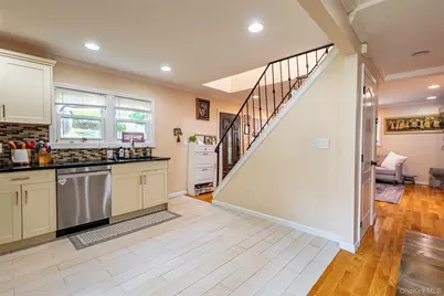 92 Manor Drive, Great Neck, NY 11020 - Photo 29