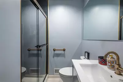 92 Manor Drive, Great Neck, NY 11020 - Photo 35