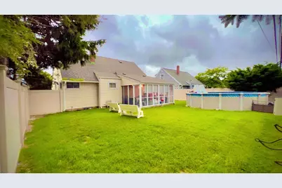 145 Dartmouth Drive, Hicksville, NY 11801 - Photo 3