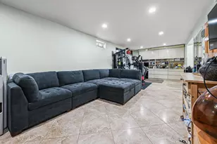 82-10 214th St, Hollis, NY 11427 - Photo 23