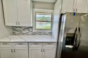 33 Princeton St, Bay Shore, NY 11706 - Photo 7