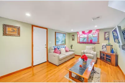 9 Waverly Place, Valley Stream, NY 11580 - Photo 17