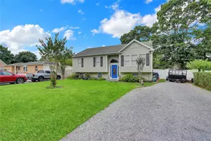 55 Pinewood Dr, Shirley, NY 11967 - Photo 3