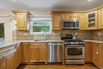 15 Victoria Court, Oakdale, NY 11769 - Photo 19