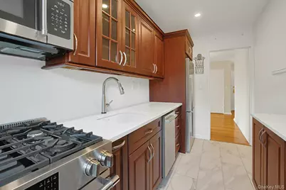 19 Old Mamaroneck Road #6M, White Plains, NY 10605 - Photo 13