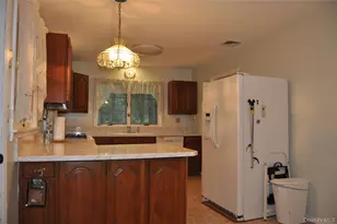 95 Lincoln Rd, Medford, NY 11763 - Photo 5