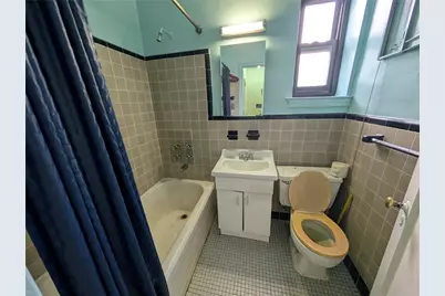 21-16 77 Street 2nd Floor, Astoria, NY 11370 - Photo 3