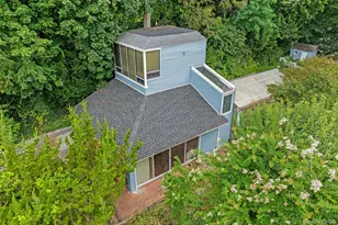 13 Whitney Cir, Glen Cove, NY 11542 - Photo 31