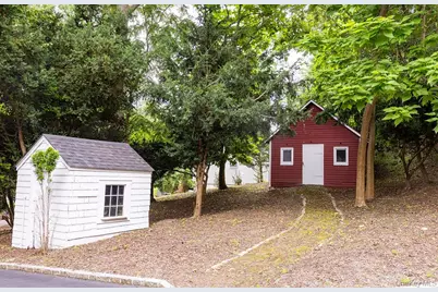 592 Landing Avenue, Smithtown, NY 11787 - Photo 47