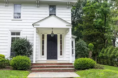 592 Landing Avenue, Smithtown, NY 11787 - Photo 3