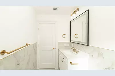 102 Cotton Lane, Levittown, NY 11756 - Photo 17