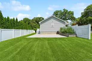 12 Hampton Bays Dr, Hampton Bays, NY 11946 - Photo 17