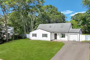 9 Wakefield Ave, Coram, NY 11727 - Photo 3