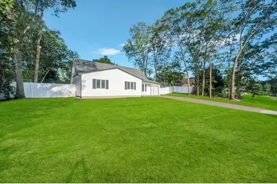 9 Wakefield Avenue, Coram, NY 11727 - Photo 11