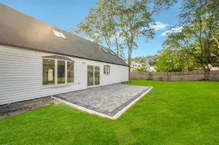 9 Wakefield Ave, Coram, NY 11727 - Photo 17