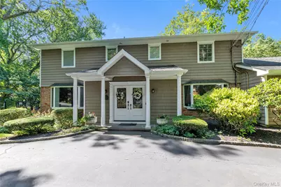 8 Lisa Drive, Dix Hills, NY 11746 - Photo 3