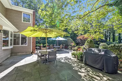 8 Lisa Drive, Dix Hills, NY 11746 - Photo 5