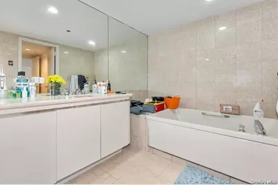 88 Cuttermill Road #112, Great Neck, NY 11021 - Photo 11