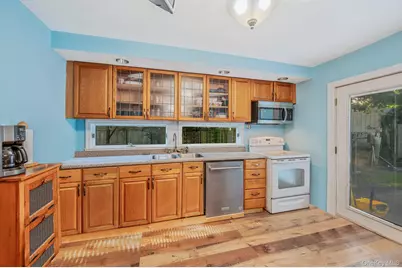 322 N Dunton Avenue, Patchogue, NY 11772 - Photo 17