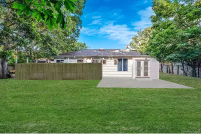 322 N Dunton Avenue, Patchogue, NY 11772 - Photo 5