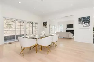 34 Woodland Pl, Great Neck, NY 11021 - Photo 13