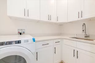 34 Woodland Pl, Great Neck, NY 11021 - Photo 41