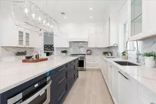 34 Woodland Pl, Great Neck, NY 11021 - Photo 15