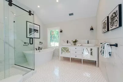 34 Woodland Place, Great Neck, NY 11021 - Photo 25