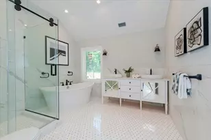 34 Woodland Pl, Great Neck, NY 11021 - Photo 25