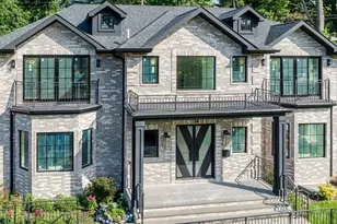 34 Woodland Pl, Great Neck, NY 11021 - Photo 3