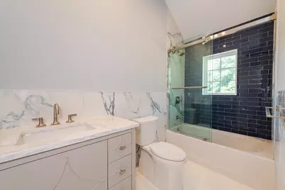 34 Woodland Place, Great Neck, NY 11021 - Photo 33