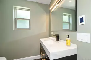 65 Oak Ridge Ln, Albertson, NY 11507 - Photo 21