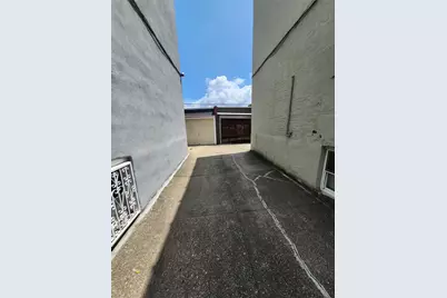 317 E 49th Street, Brooklyn, NY 11203 - Photo 11