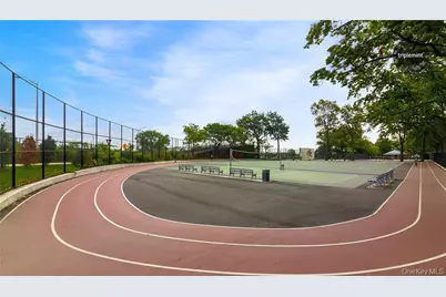 61-20 Grand Central Parkway #B 803, Forest Hills, NY 11375 - Photo 3