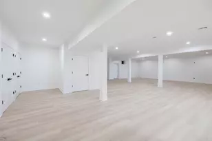 9 Friends Ln, Westbury, NY 11590 - Photo 33