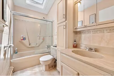 46 Knoll Street, Lindenhurst, NY 11757 - Photo 15