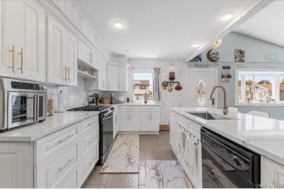 46 Knoll Street, Lindenhurst, NY 11757 - Photo 7