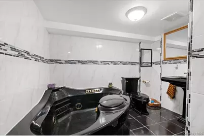 46 Knoll Street, Lindenhurst, NY 11757 - Photo 21