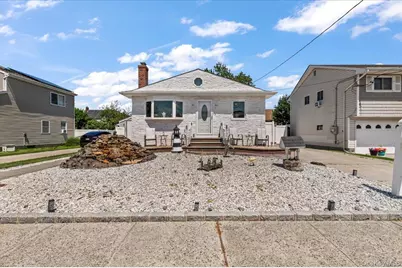 46 Knoll Street, Lindenhurst, NY 11757 - Photo 1