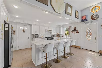 46 Knoll Street, Lindenhurst, NY 11757 - Photo 11