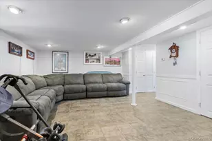 46 Knoll St, Lindenhurst, NY 11757 - Photo 25