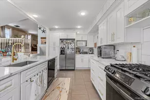 46 Knoll St, Lindenhurst, NY 11757 - Photo 5