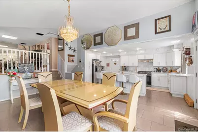 46 Knoll Street, Lindenhurst, NY 11757 - Photo 9